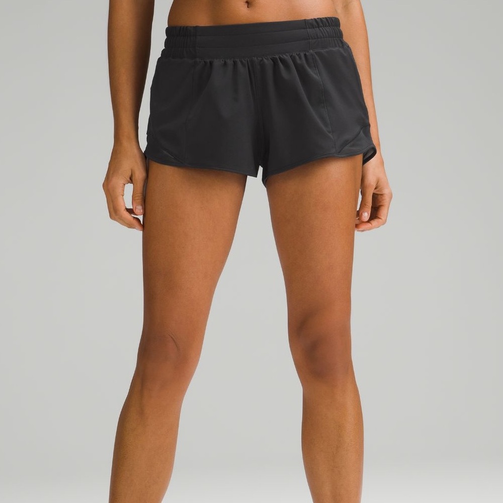 Lululemon low rise Hotty hot short 2.5”, black, size 6